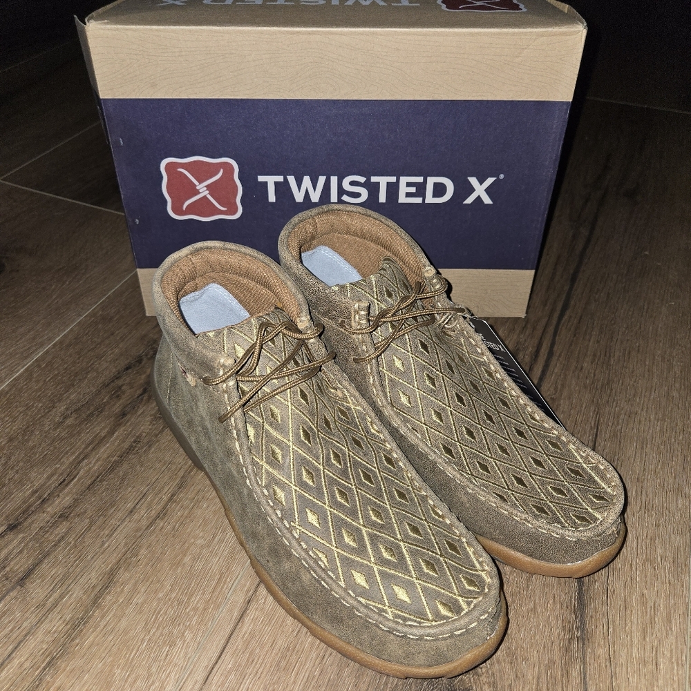 Twisted X Diamond Moccasins - Picture 2 of 5